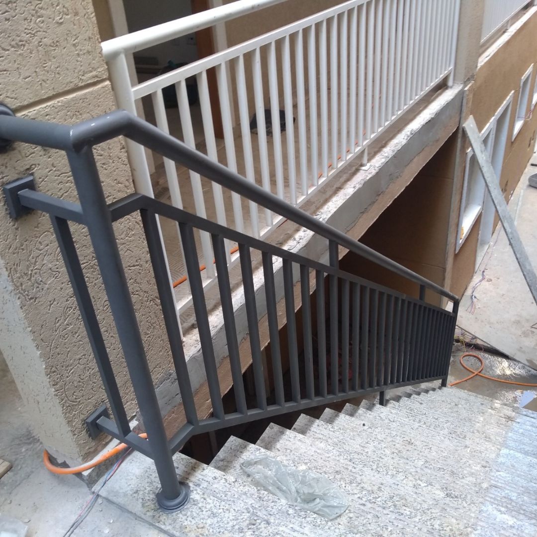 Corrimãos para Escadas Externas
