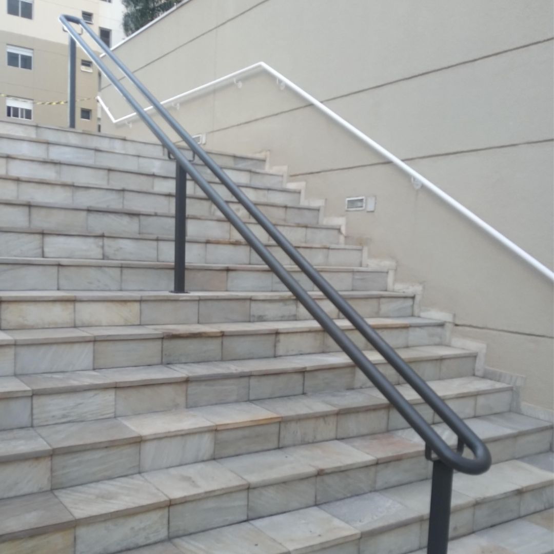 Corrimãos para Grandes Escadas