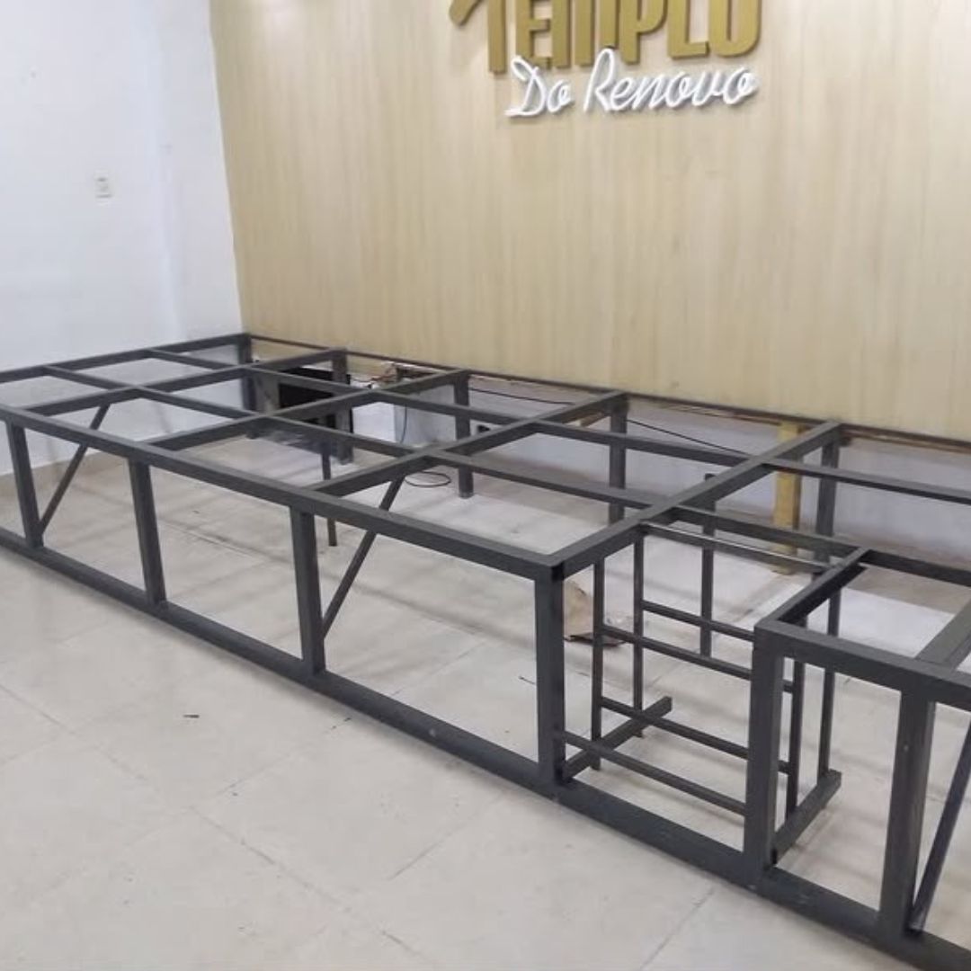 Estrutura metálica sob medida para ambiente comercial